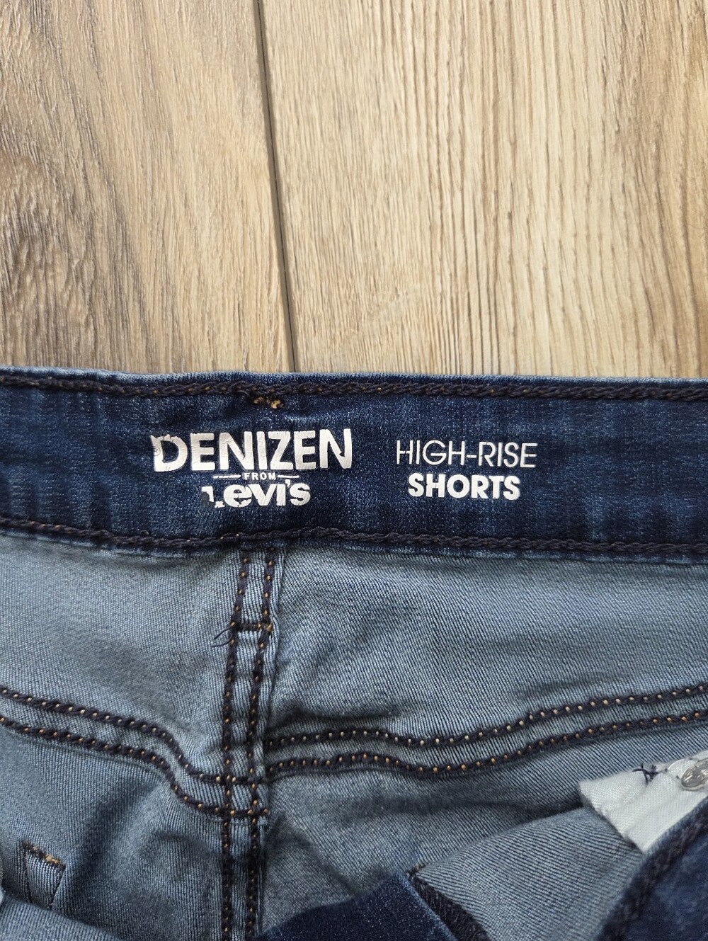Levi Jean Shorts - Picture 3 of 5